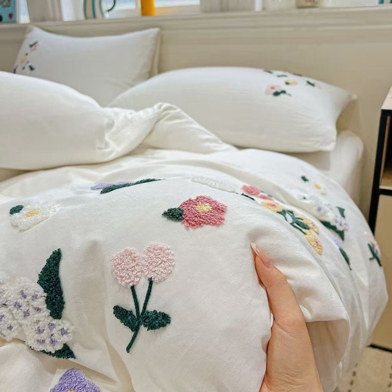 Aesthetic Floral Embroidery Du - огляд і ціна Aesthetic Floral Duvet Cover